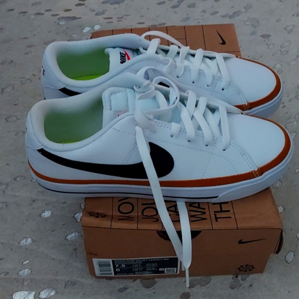 Nike court legacy